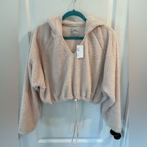 Women’s Urban Outfitters Cropped Sherpa Teddy Hoodie w/drawstring waist size NWT